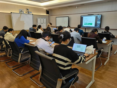 科研能力提升工程系列活動首場講座 教育項目與科研文獻的研究與開發